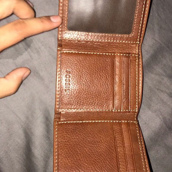 %100 authentic wallets. - Picture 7 of 8